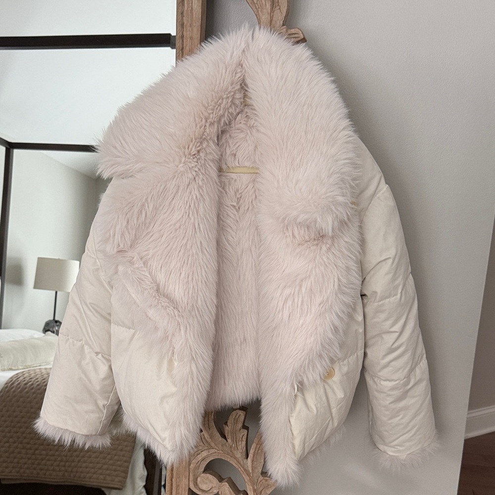 Elegant Cream Faux Fur Women's Jacket